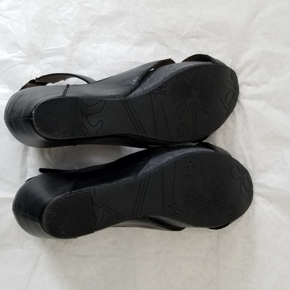 OTBT Hobart Wedge Sandals size 8 M Black Leather - Picture 7 of 7